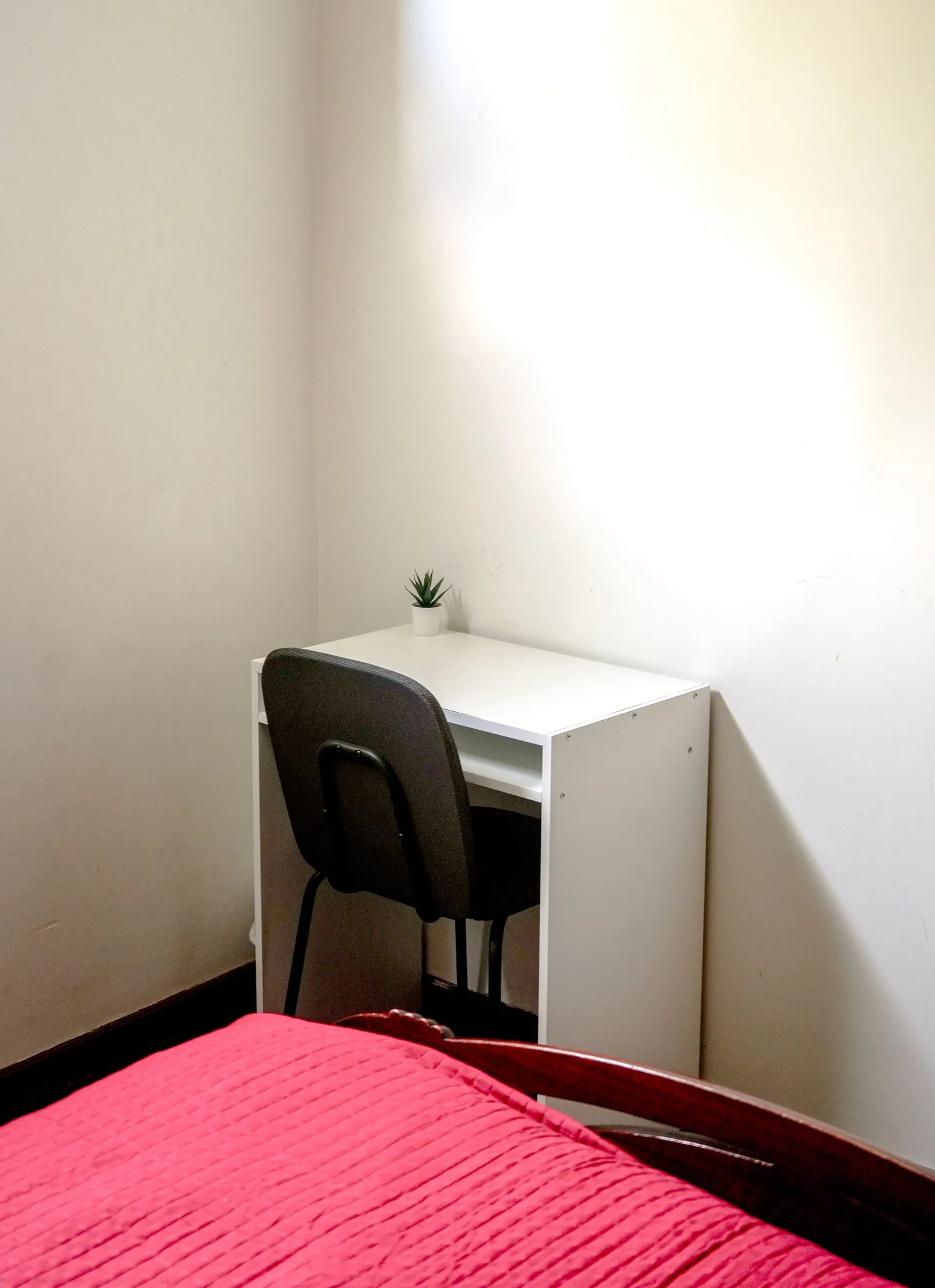 Fusilli white desk and chair beside the bed
